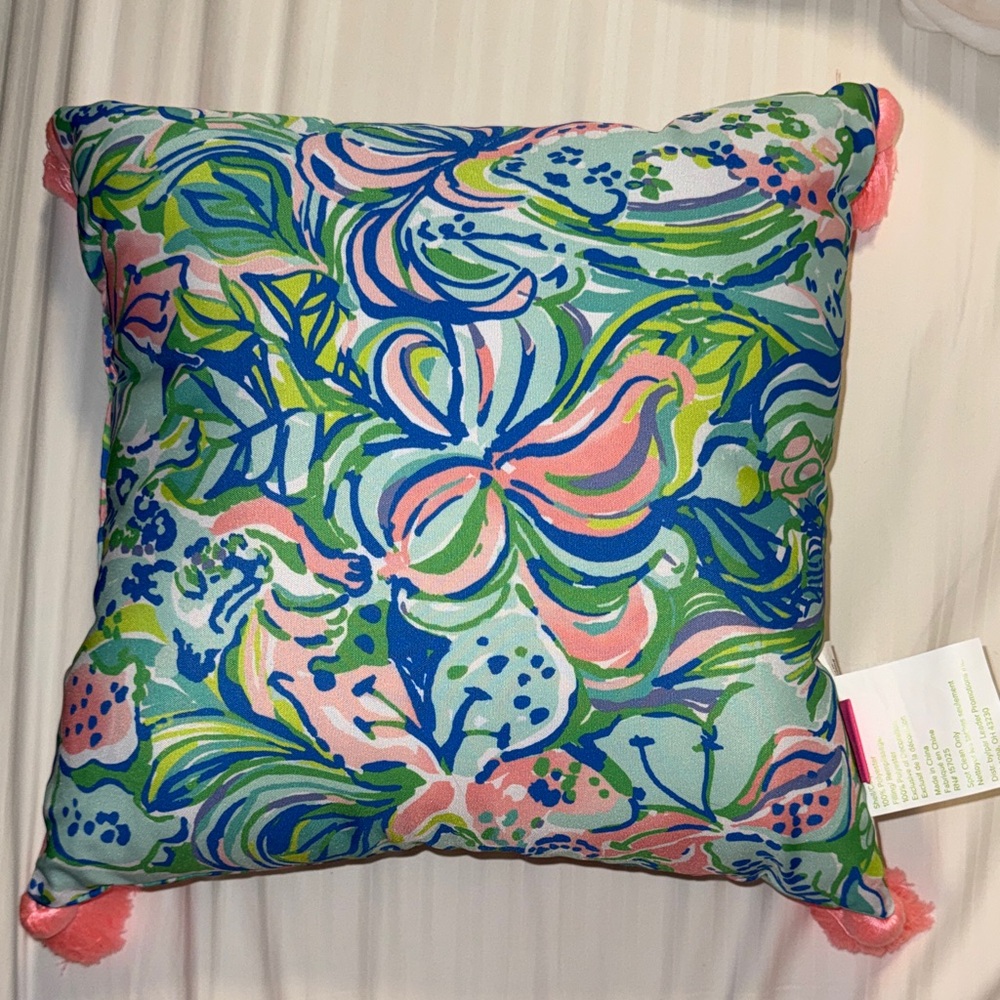 NWT GWP pillow. Multi feline good.